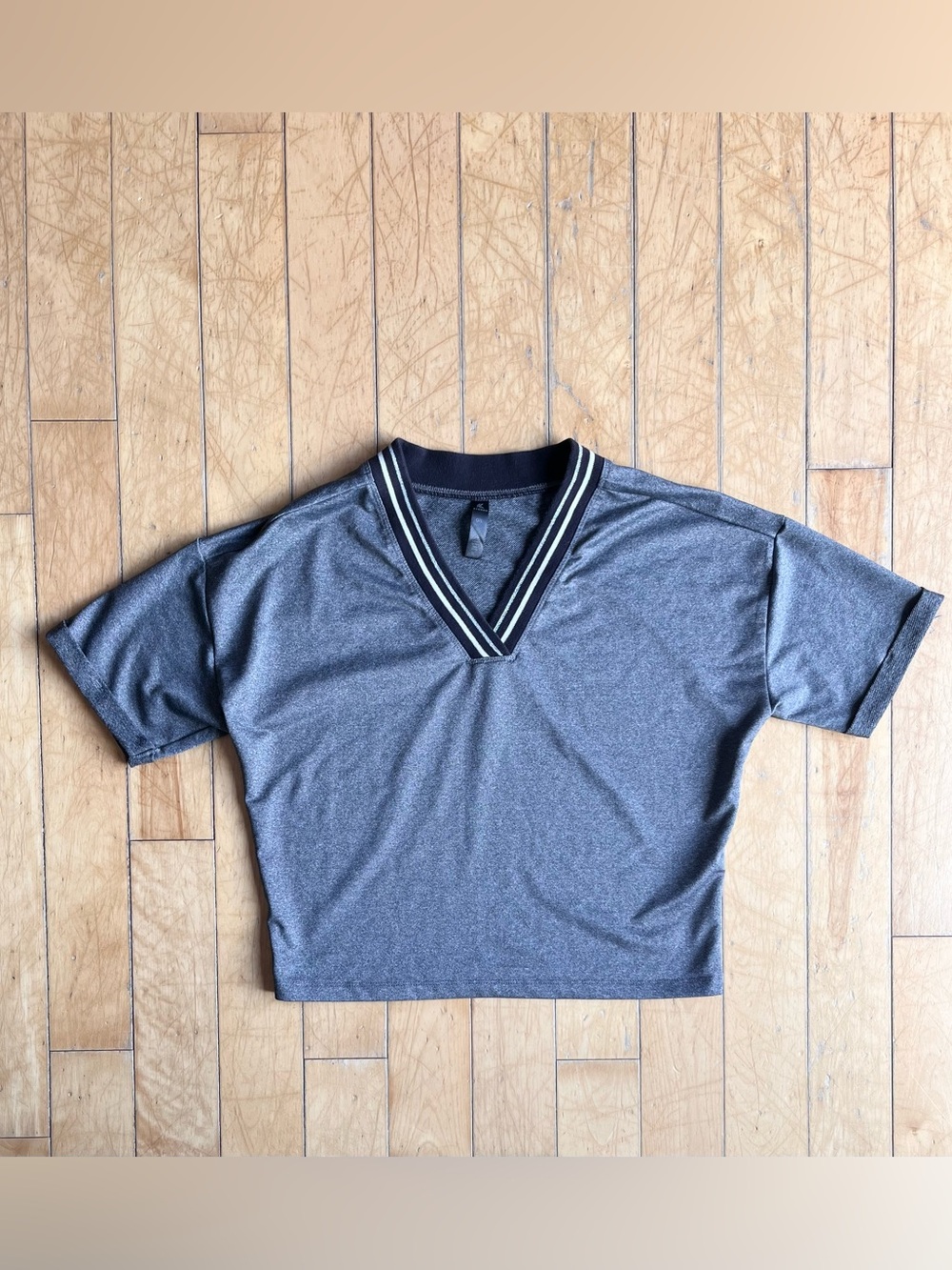 Athleisure Cropped V-Neck Varsity Trim Performance Top Size Large